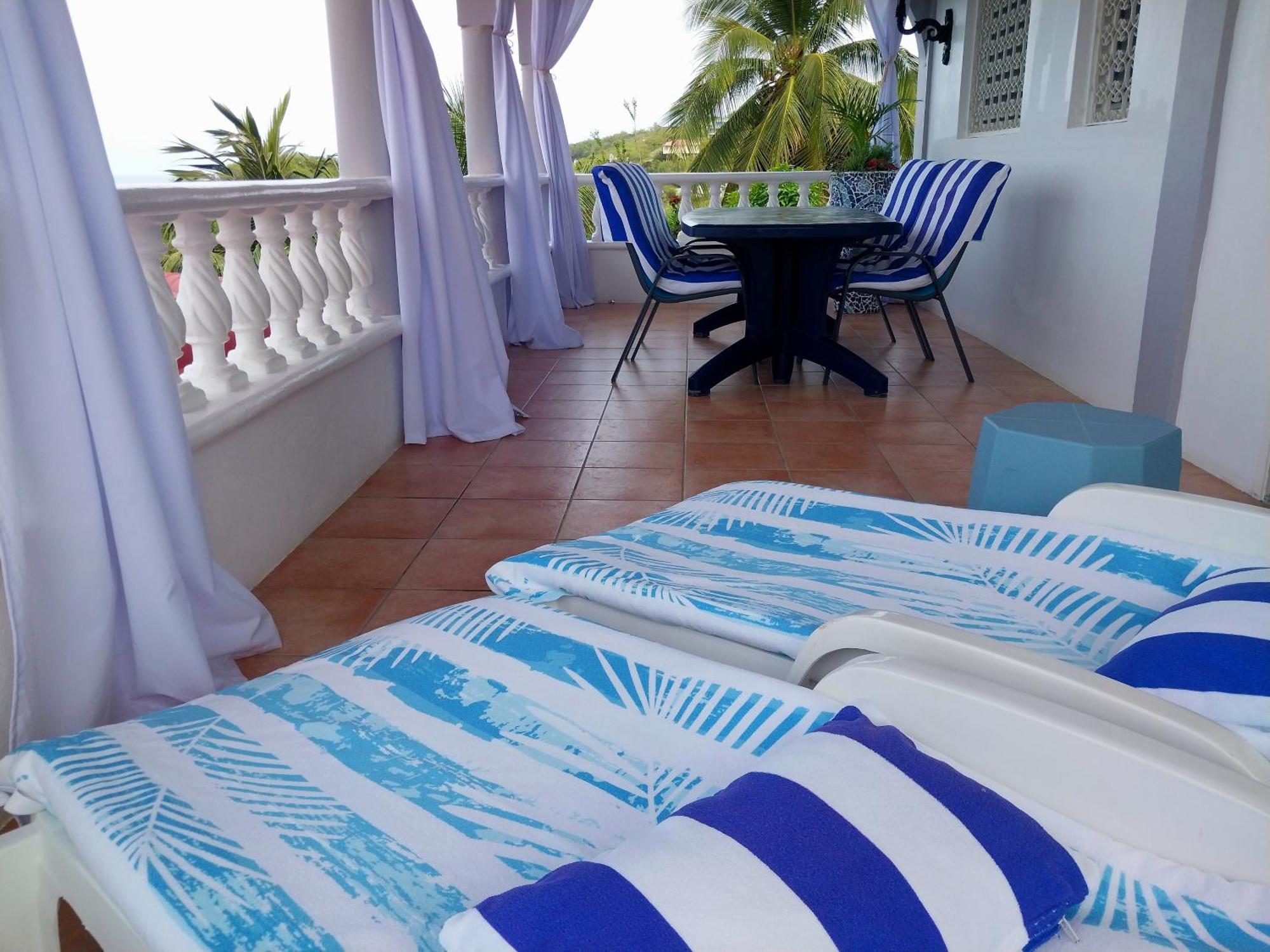 Méro Caribbean Sea View Holiday Apartments מראה חיצוני תמונה