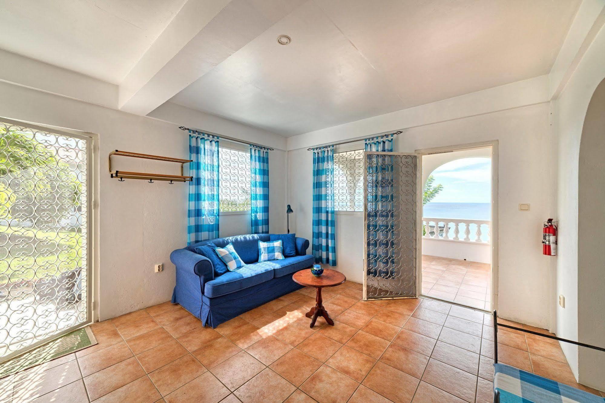Méro Caribbean Sea View Holiday Apartments מראה חיצוני תמונה