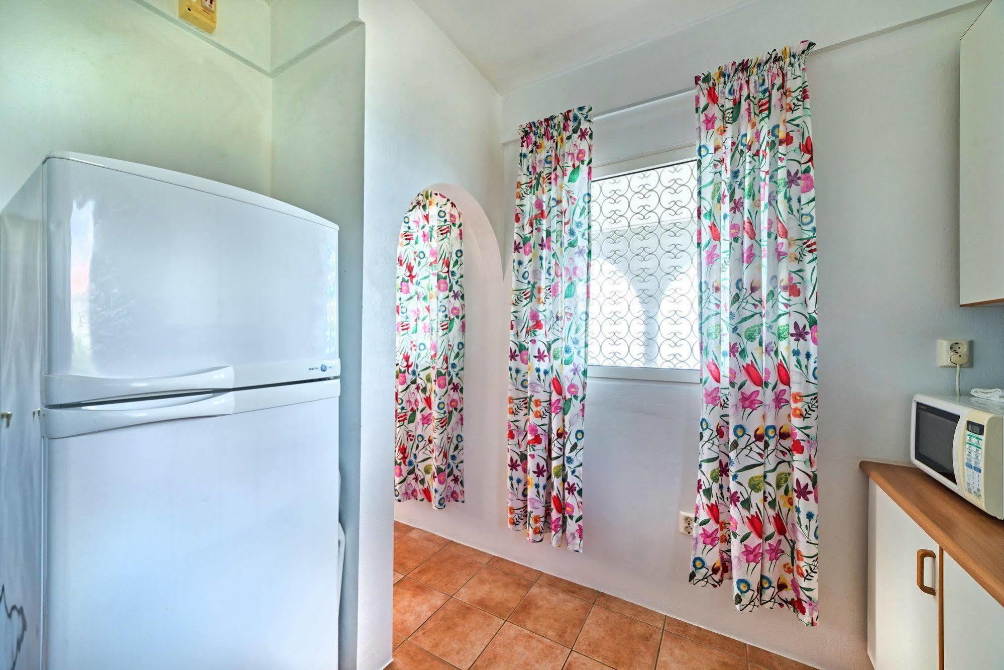 Méro Caribbean Sea View Holiday Apartments מראה חיצוני תמונה