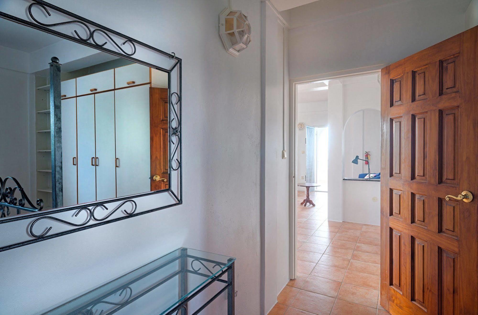 Méro Caribbean Sea View Holiday Apartments מראה חיצוני תמונה