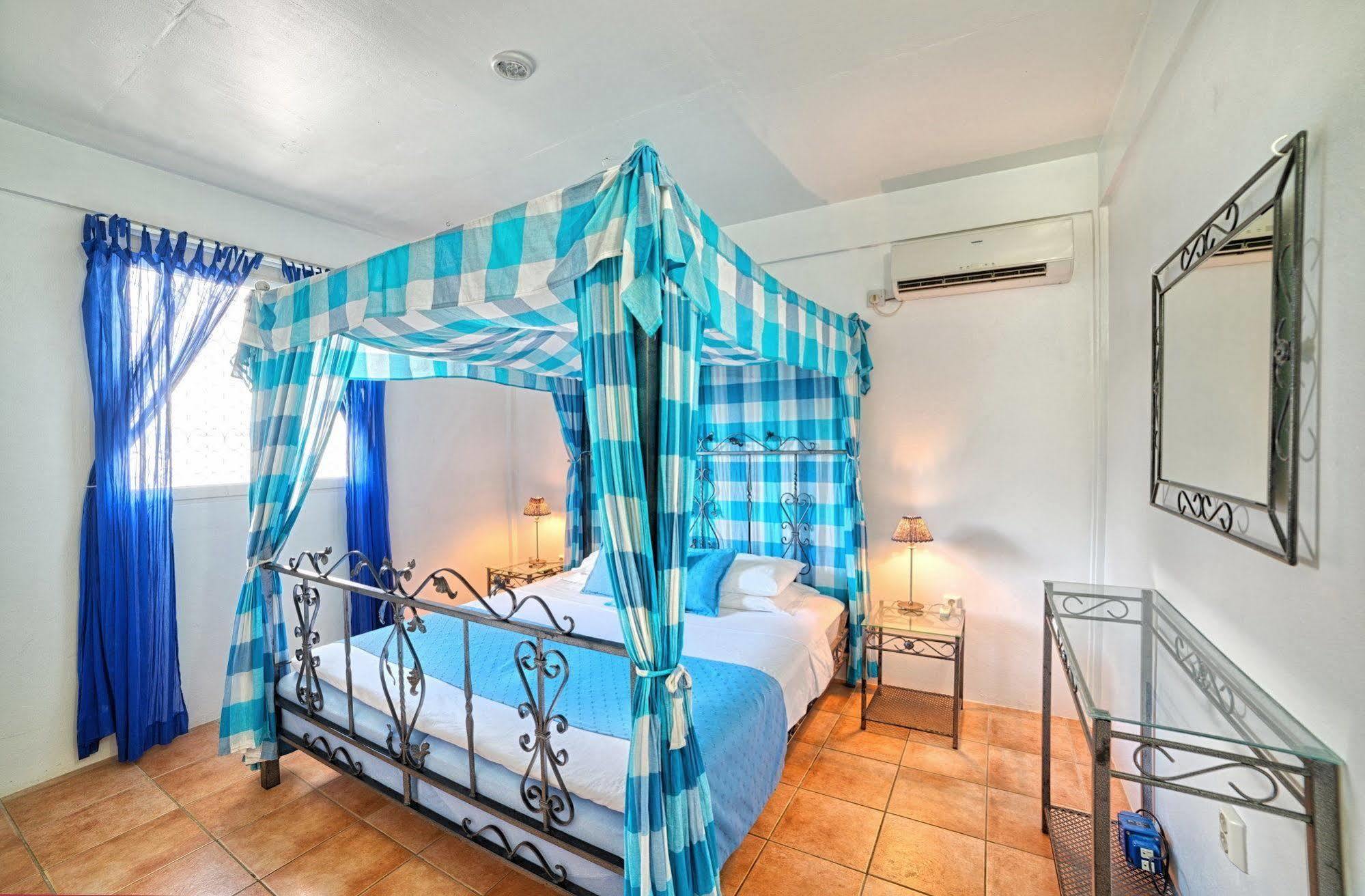Méro Caribbean Sea View Holiday Apartments מראה חיצוני תמונה